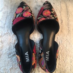 MIA casual flats. BRAND NEW. Never been worn.